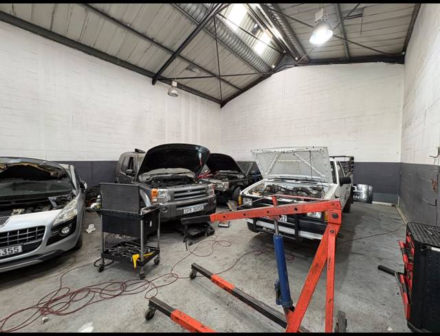 222M² WAREHOUSE TO LET IN GEORGE PARK